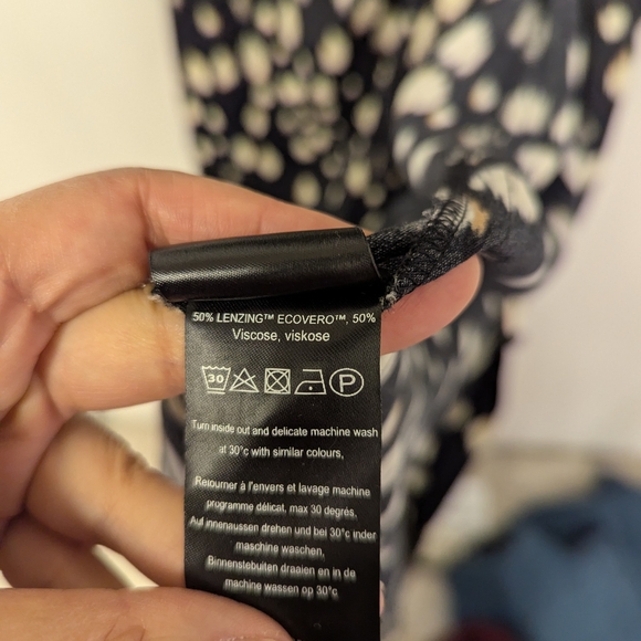 Elegant Long Sleeve Polka Dot Dress - Picture 4 of 4